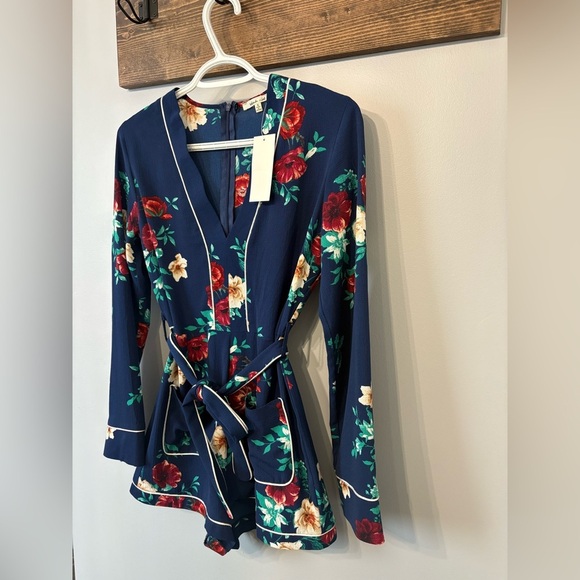 Floral Long Sleeve Romper size Small - Picture 7 of 8